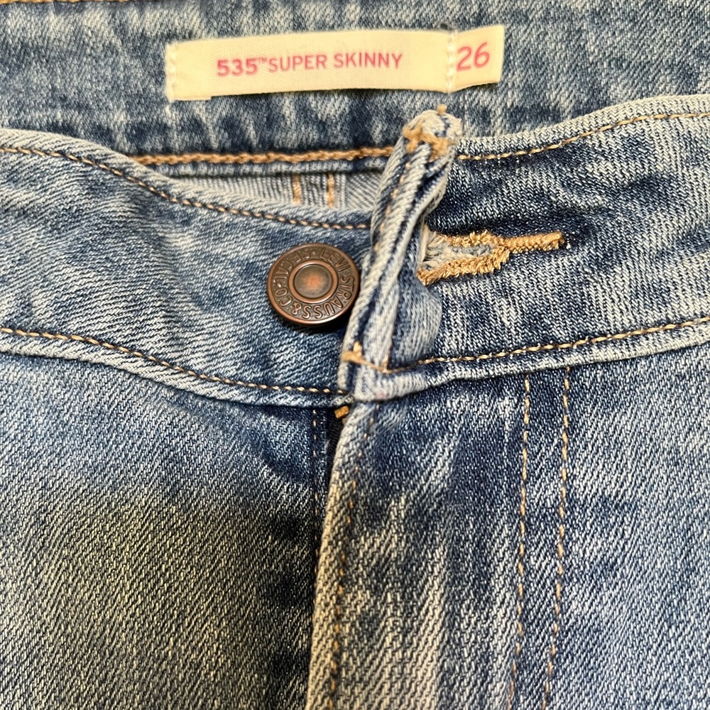 Levi's Light Blue Skinny Jeans with Star and Heart Details - Picture 5 of 10